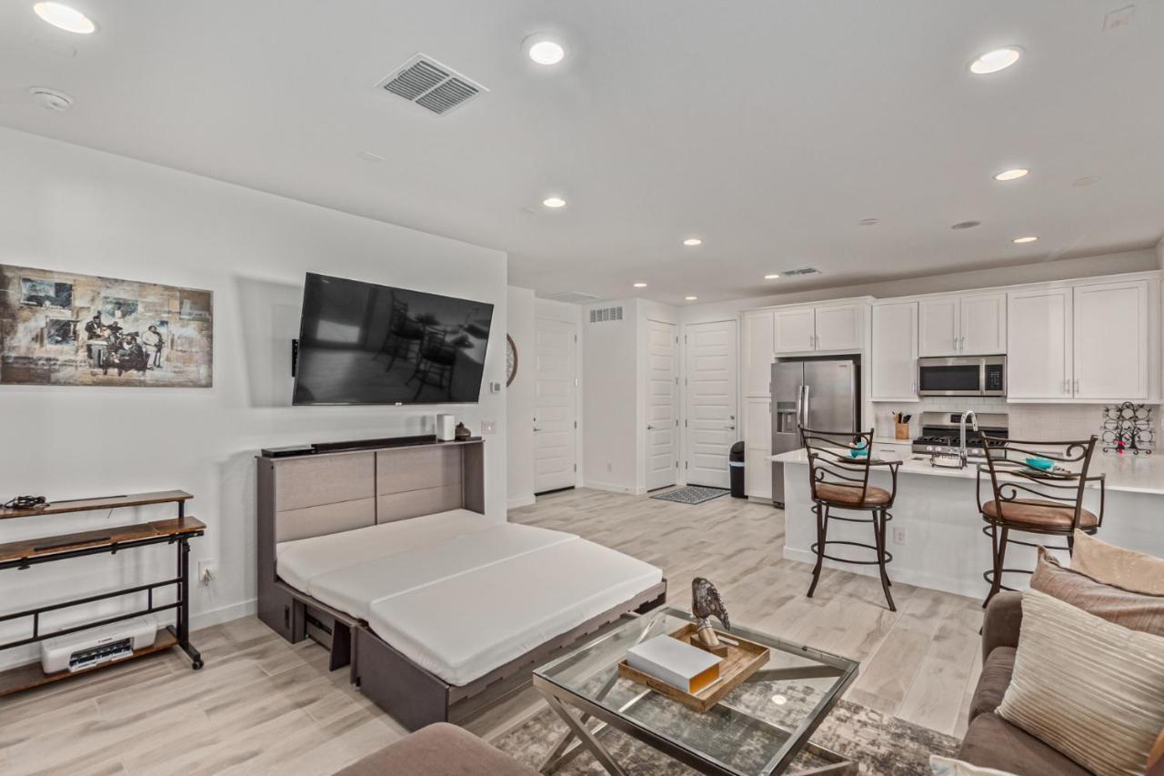 At Your Service - Modern Amenities, Urban Location, Sophisticated Style Феникс Экстерьер фото