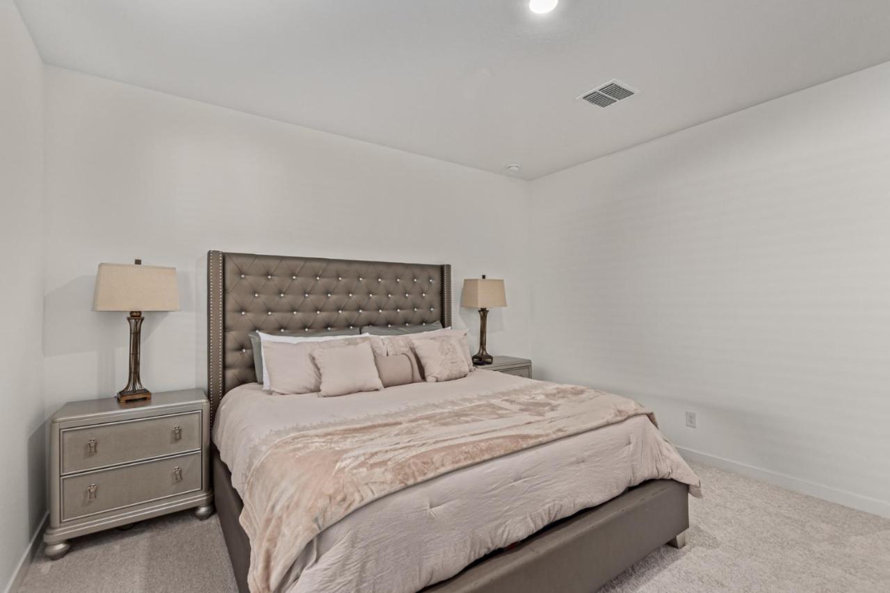 At Your Service - Modern Amenities, Urban Location, Sophisticated Style Феникс Экстерьер фото